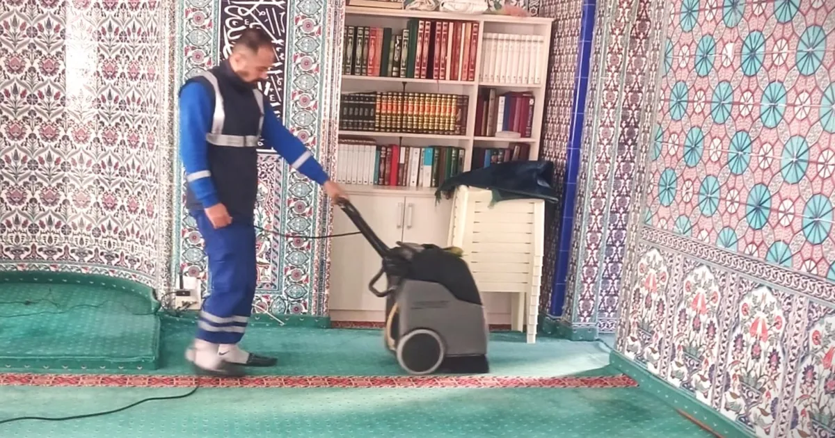 İzmir’in camilerinde bayram temizliği - Gündem Haberleri