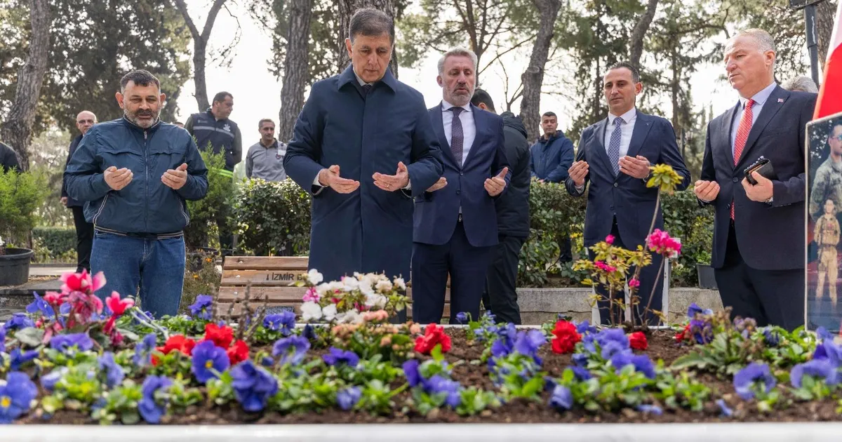 İzmir Kadifekale’de şehitler dualarla anıldı