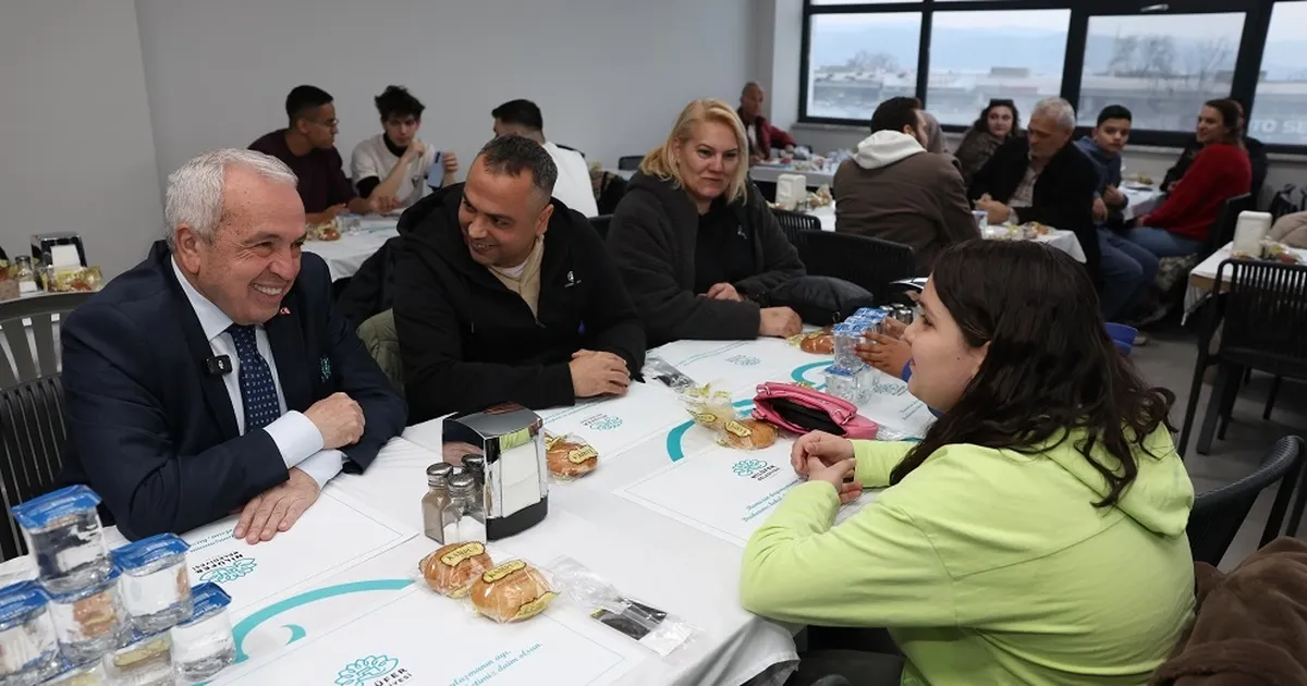 Bursa Nilüfer'de Başkan Özdemir vatandaşlarla iftarda buluştu - Bursa Haberleri