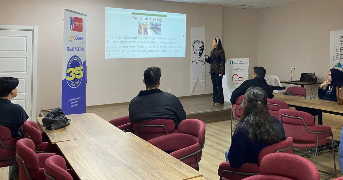 Kocaeli İzmit'te gençlere uluslararası fırsat rehberi