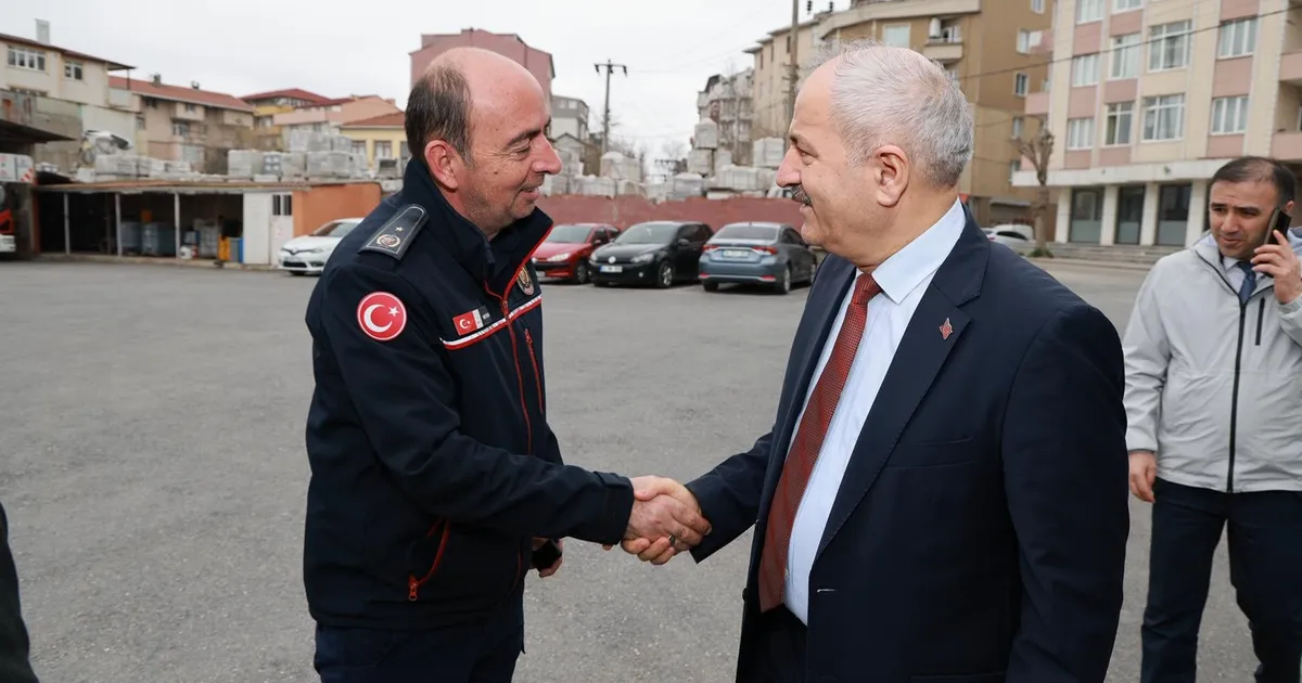 Kocaeli Gebze’de bayram öncesi kamu personeline ziyaret