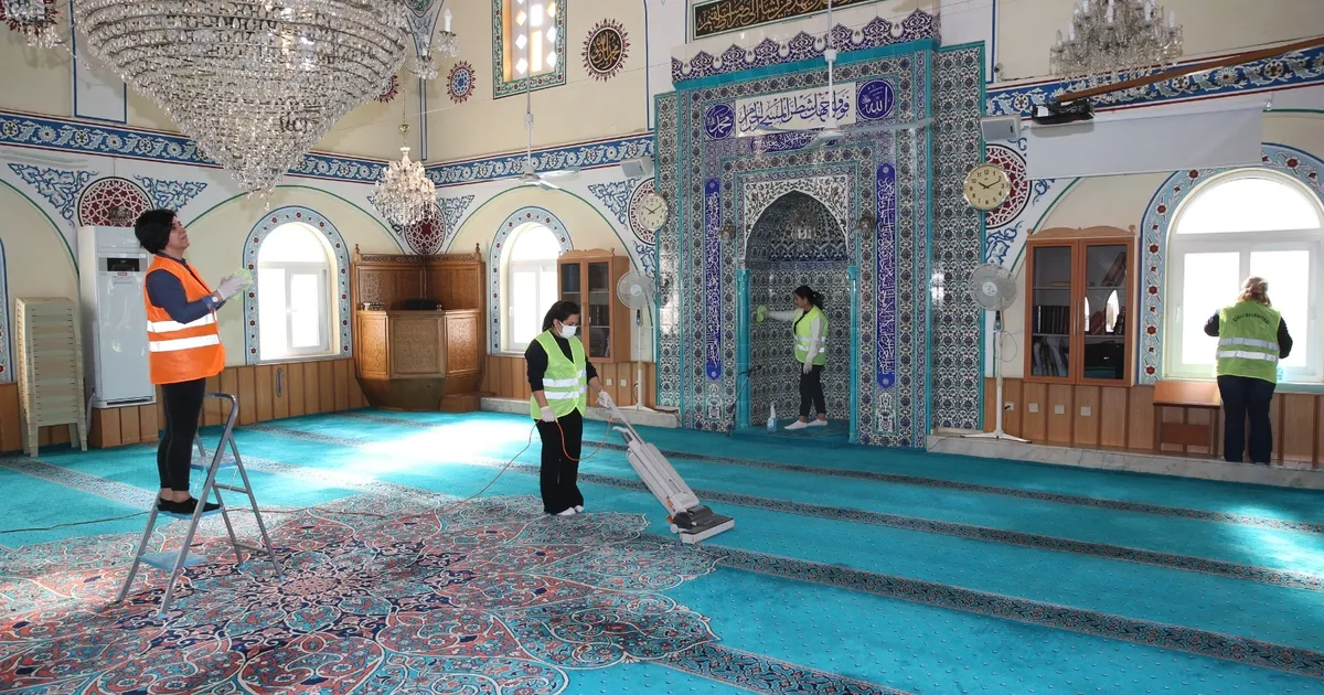 İzmir Çiğli’de bayram öncesi temizlik seferberliği