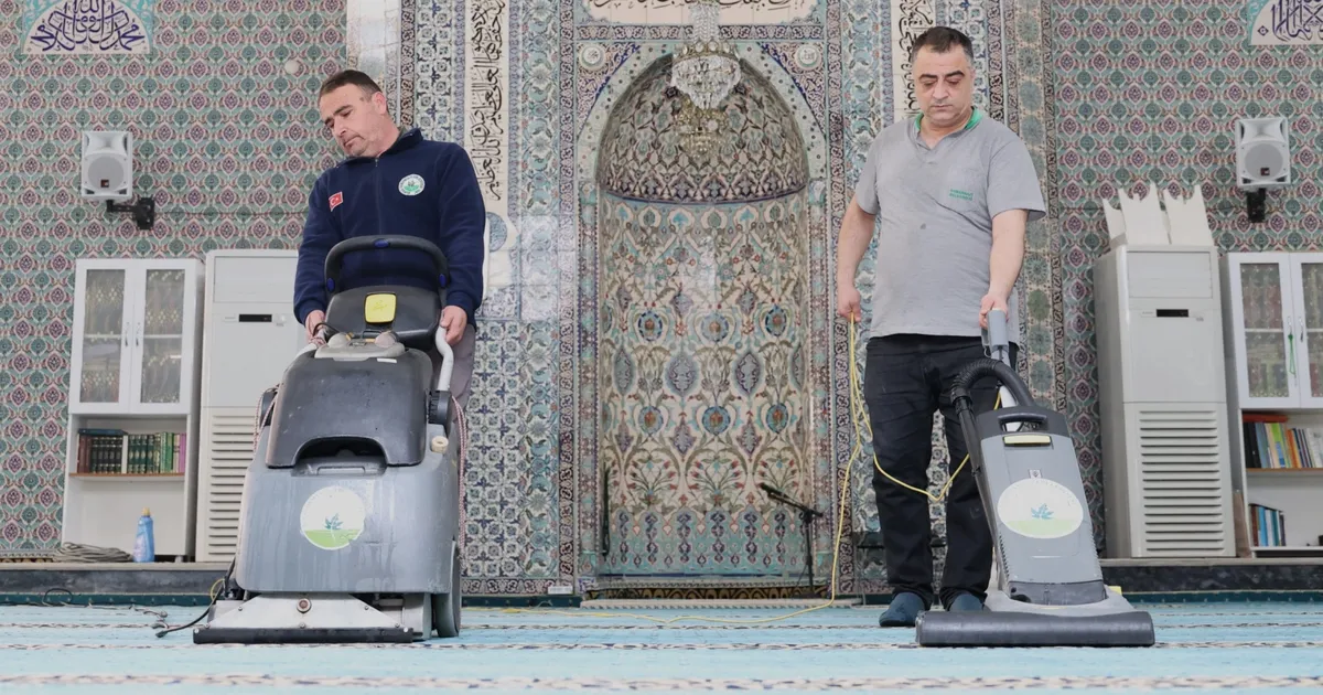 Bursa Osmangazi’de camilerde bayram temizliği