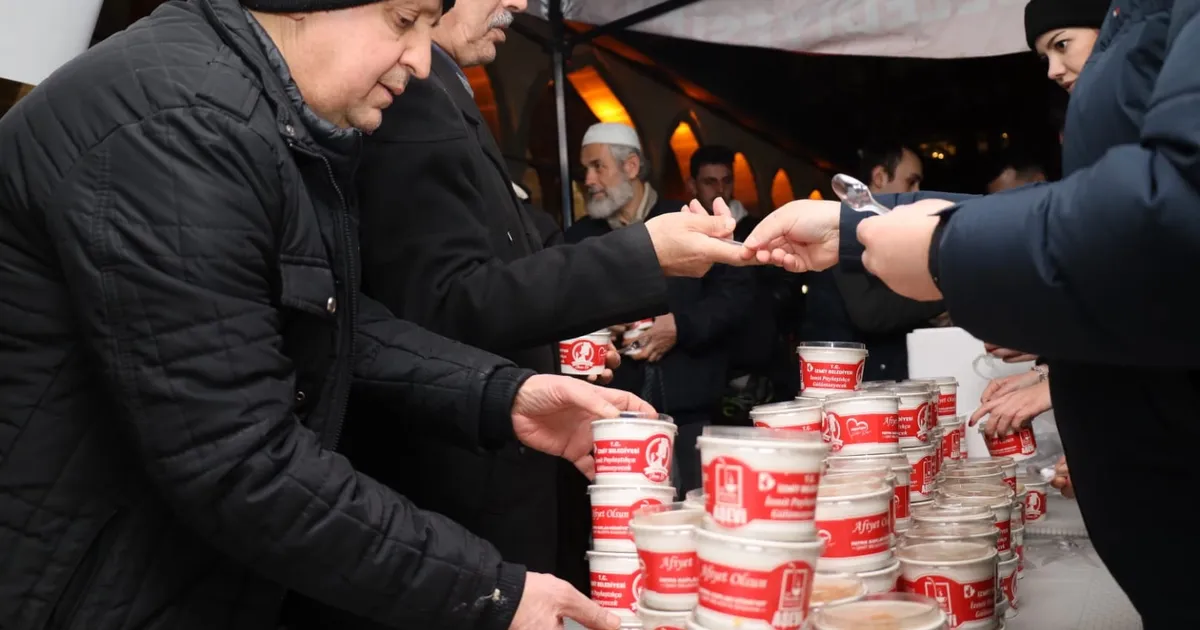 İzmit'te Çanakkale Şehitleri anısına helva ikramı - Gündem Haberleri