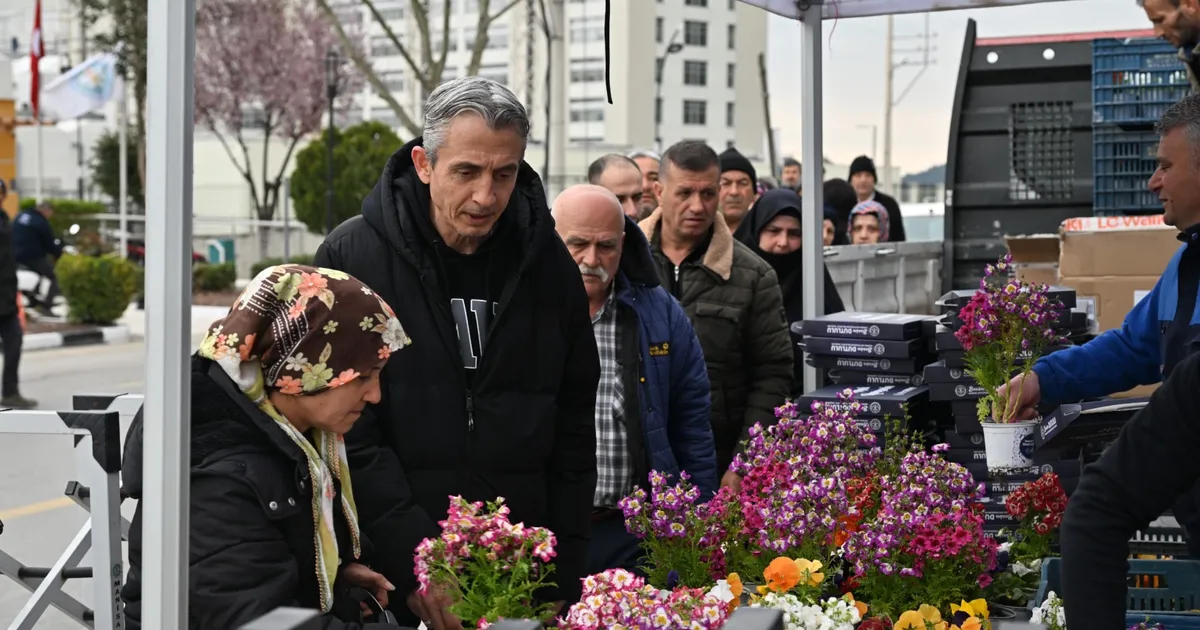 Manisa Büyükşehir'den mezarlık ziyaretleri