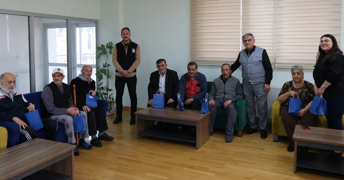 Belediye yaşlıları bayramda unutmadı