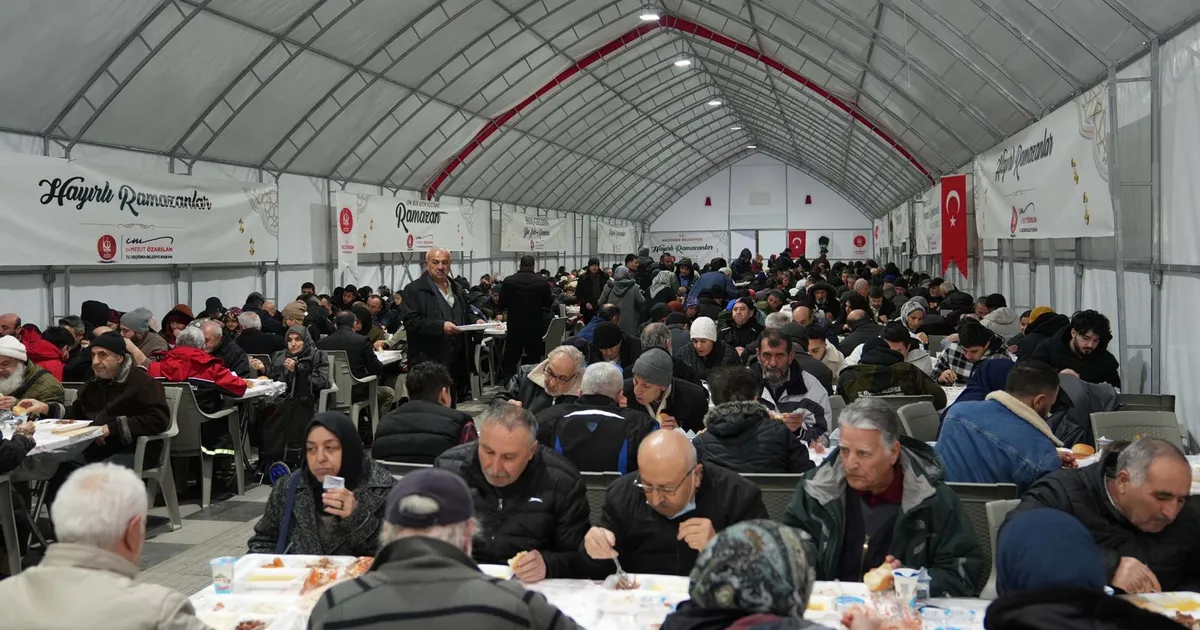 450 bin kişi iftar sofrasında buluştu - Gündem Haberleri