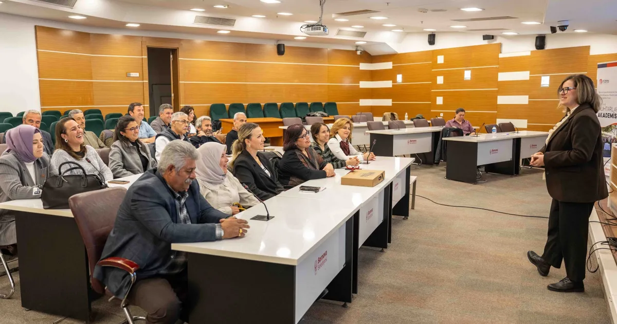 Bornova’da muhtarlara 'dijital dönüşüm' eğitimi