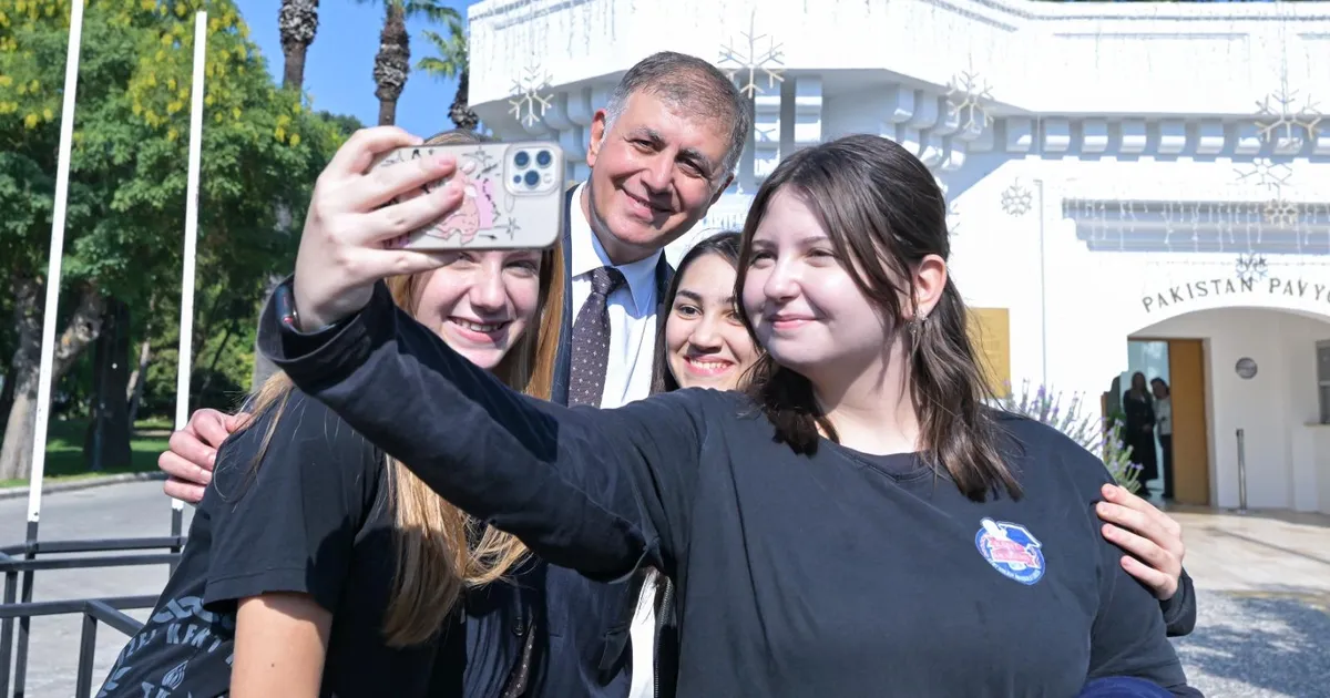 İzmir’de gençler yalnız değil