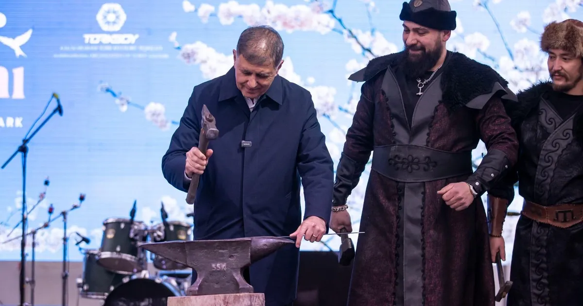 İzmir’de ilk bahar bayramı coşkusu