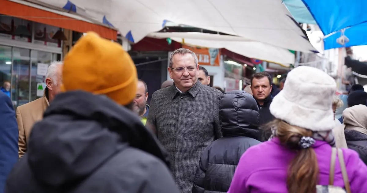 Ayvalık'ta esnaf ve vatandaşlarla bayram buluşması