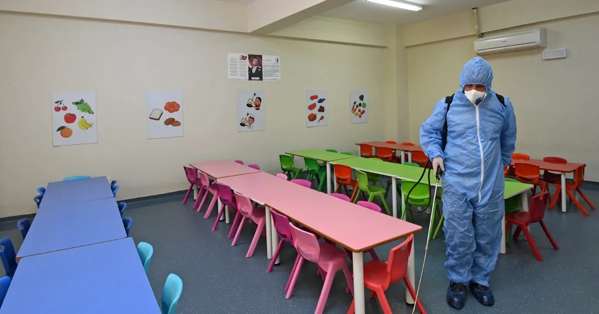 Bursa Osmangazi'de kreşlerde hijyen çalışmaları kesintisiz sürüyor