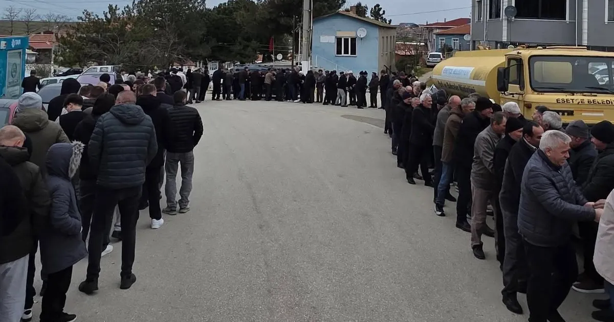 İpsala'da asırlık gelenek... Metrelerce uzayan bayramlaşma kuyruğu!