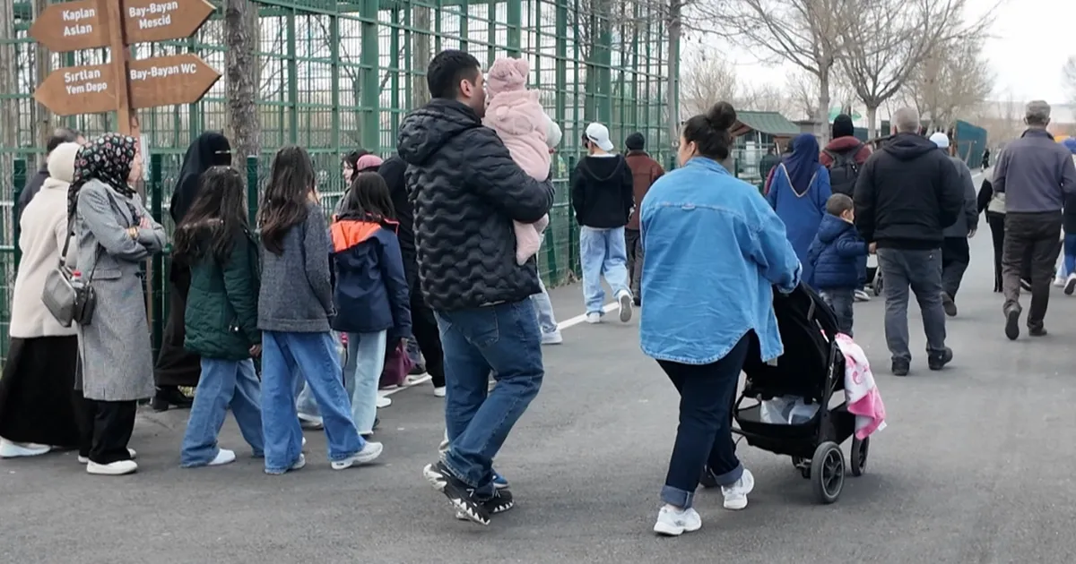Kayseri'de hayvanat bahçesinde bayram yoğunluğu - Gündem Haberleri