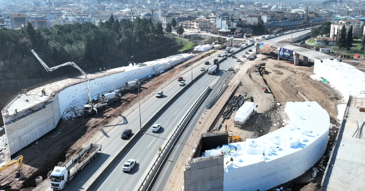 Kocaeli'de Başiskele Kavşağı’nın silueti ortaya çıkıyor