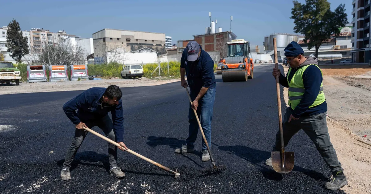 Bornova’da yol çalışmaları hız kesmiyor