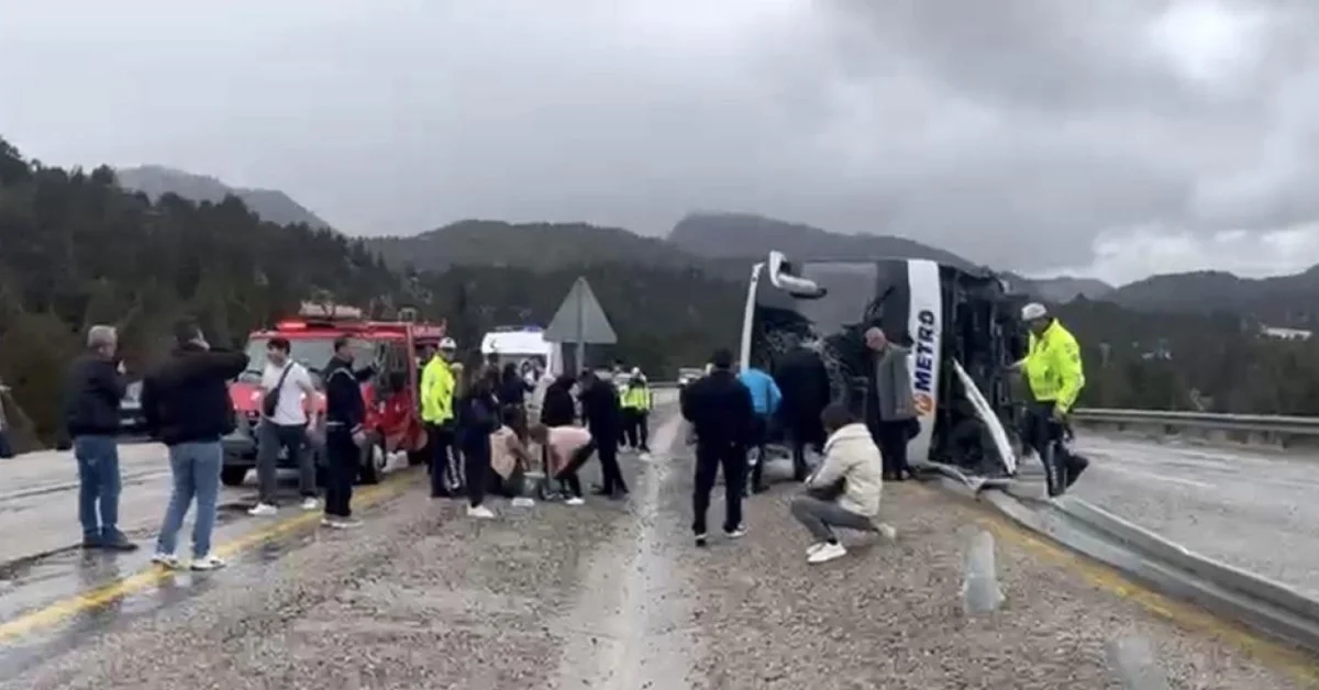 Konya’da yolcu otobüsü devrildi: 14 kişi yaralandı