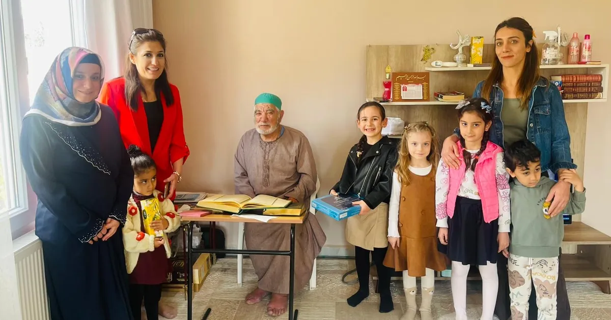 Mardin Yeşilli'de öğrencilerden emekli öğretmene vefa