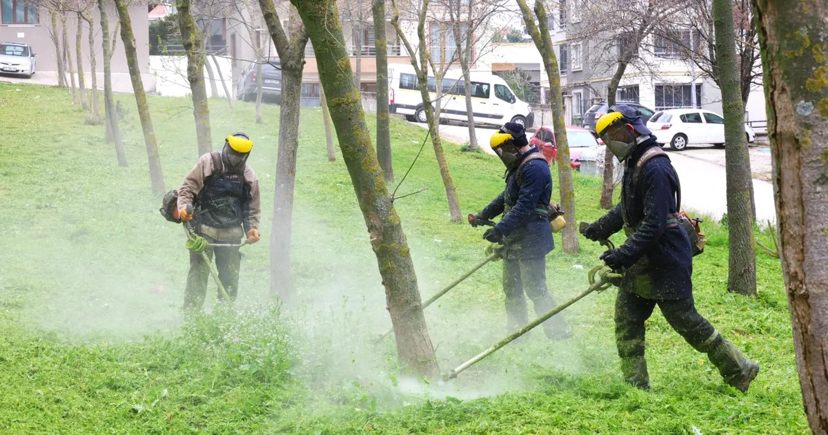 Baharla birlikte Osmangazi’de ot temizliği başladı - Gündem Haberleri