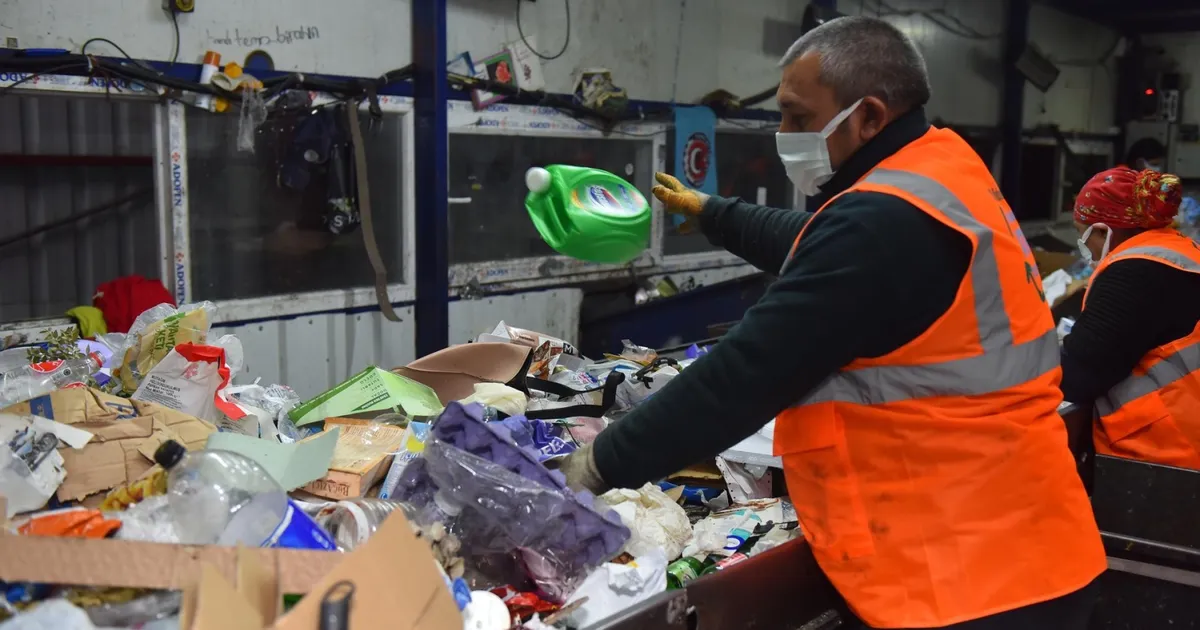 Bursa Yıldırım'da geri dönüşüm her ay 5 bin ağacı kurtarıyor - Gündem Haberleri