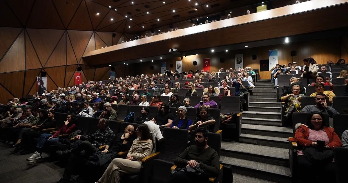 Tiyatro tutkunları Beylikdüzü’nde buluşuyor
