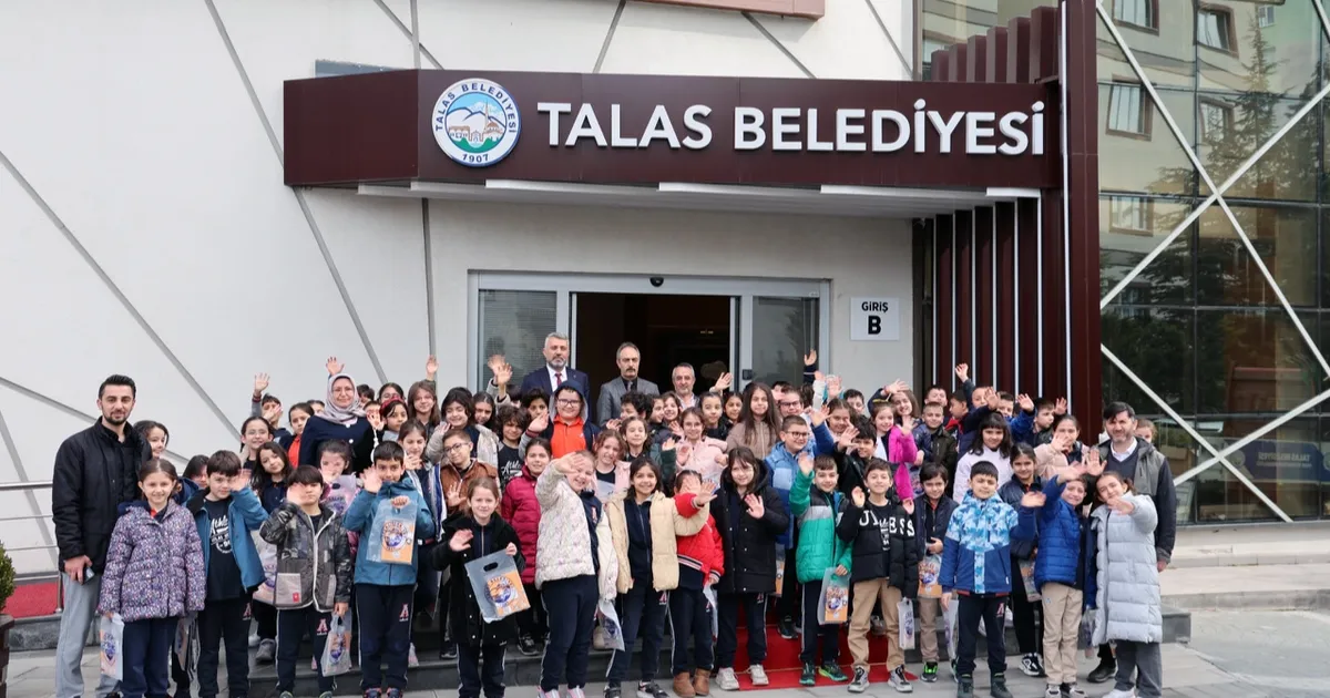Kayseri Talaslı miniklere Başkan Amca'dan yerel yönetim dersi