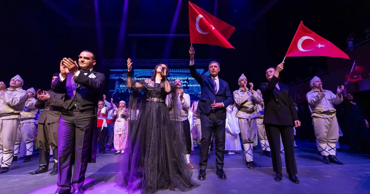 İzmir'de Çanakkale ruhu 'Uyan Memet' ile sahneye taşındı