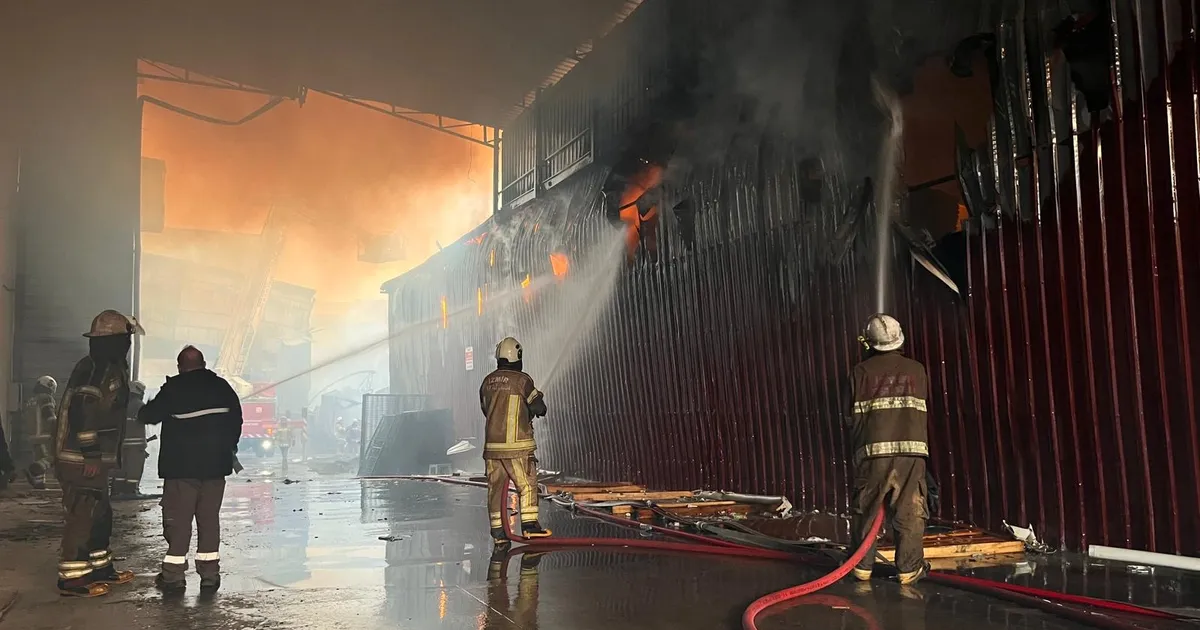 İzmir Buca’da sanayi yangını: 7 iş yeri zarar gördü