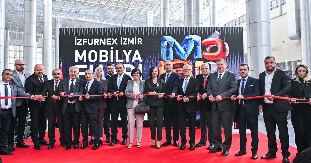 İZFURNEX 2026 İzmir Mobilya Fuarı kapılarını açtı