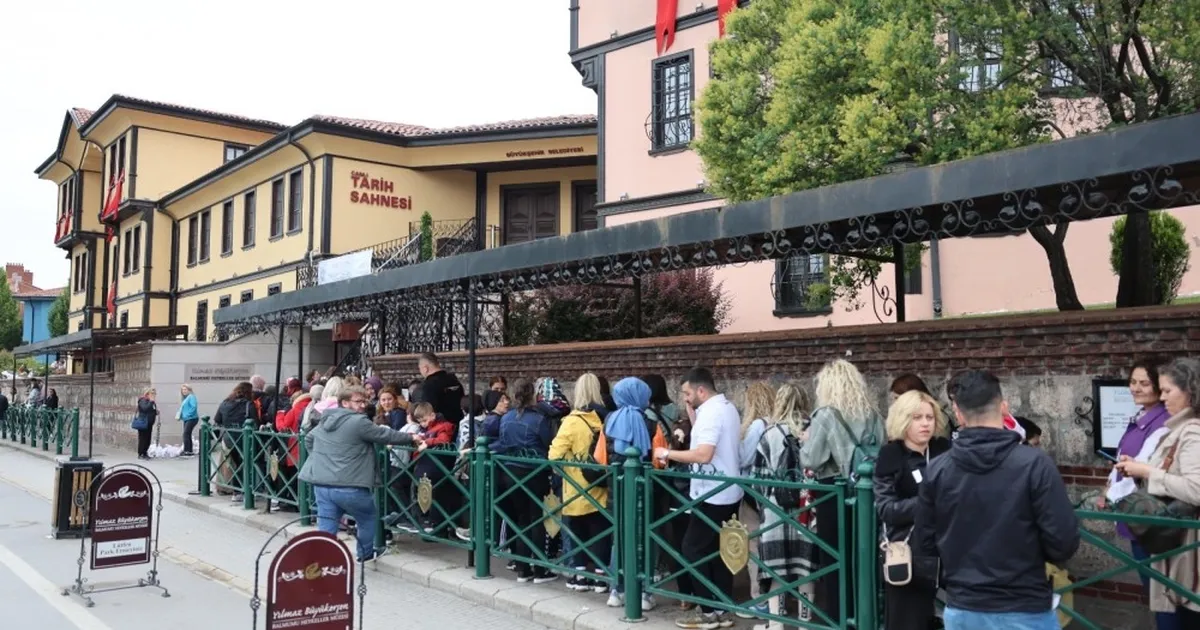 Eskişehir’de müzeler ve parklar doldu taştı