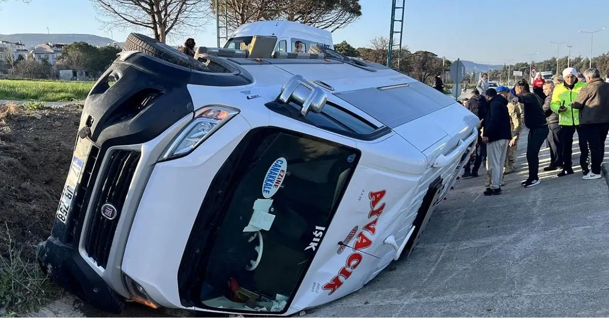 Öğrencileri taşıyan minibüs devrildi: 8 yaralı