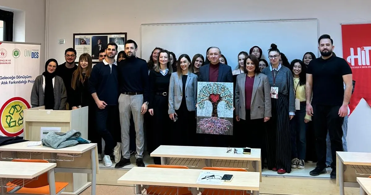 Kocaeli Üniversitesi'nde sıfır atıklar sanata dönüştü