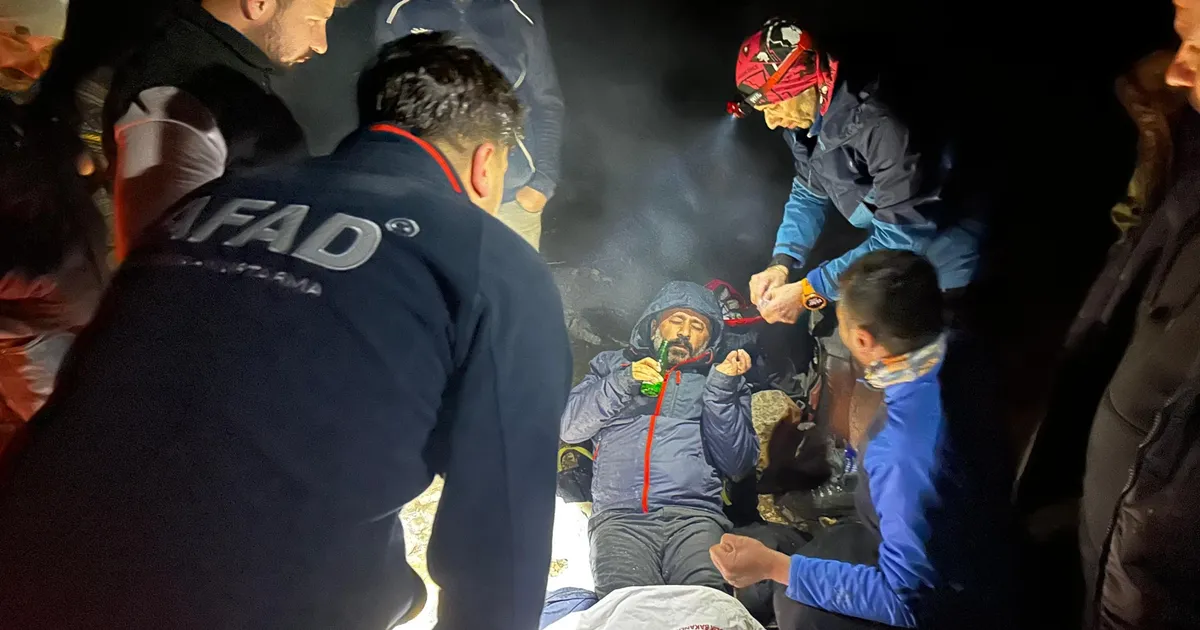 Kahramanmaraş'ta mahsur kalan 8 dağcı kurtarıldı