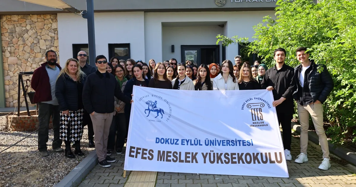 Gençler kariyerleri için Efes Tarlası Yaşam Köyü'nde buluştu