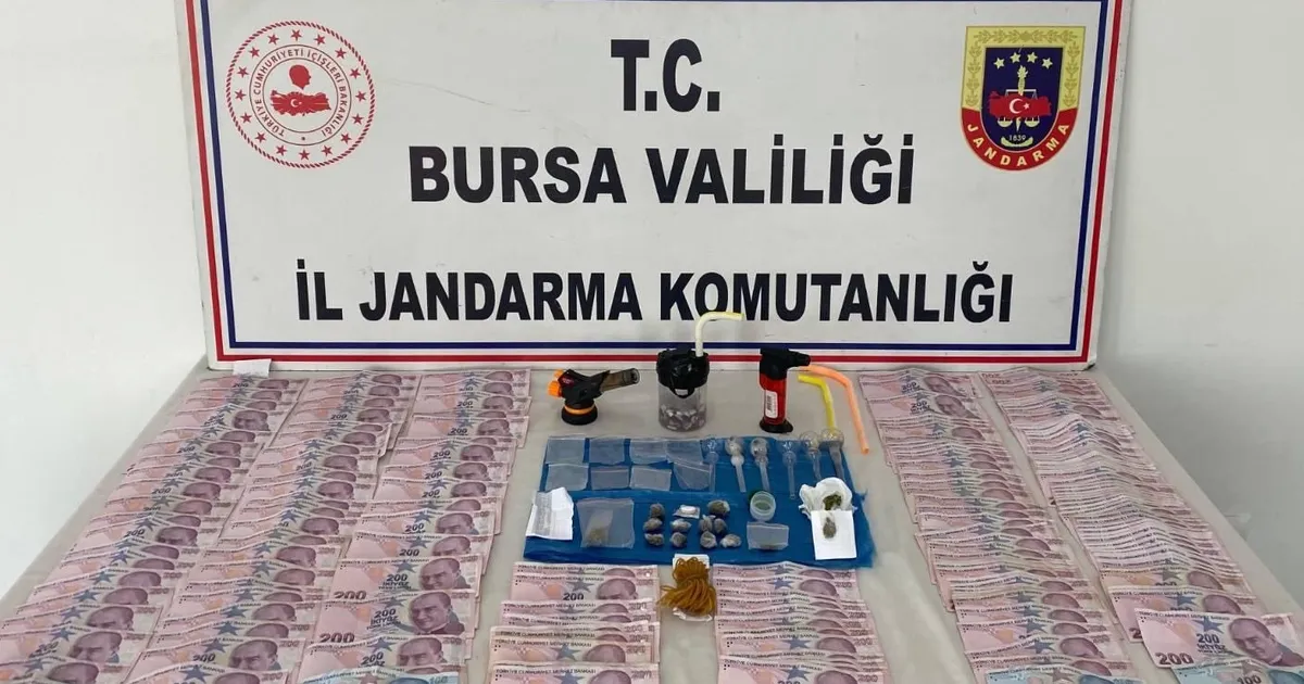 Bursa’da araçtaki zuladan çok sayıda madde çıktı