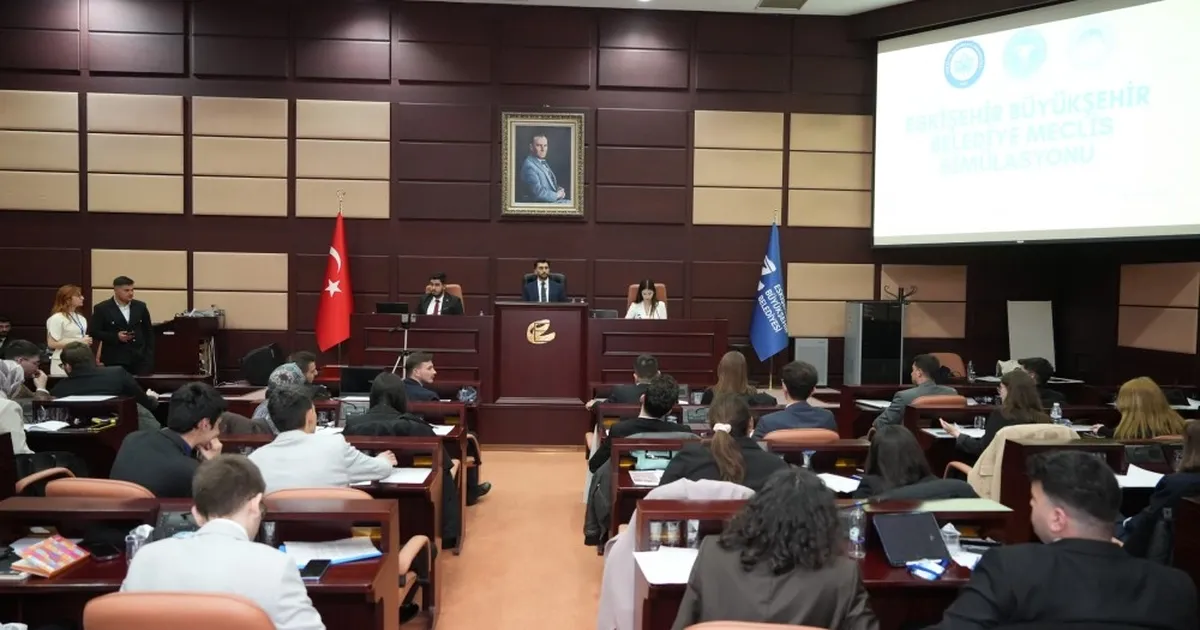 Eskişehir'de gençler meclis kürsüsünde