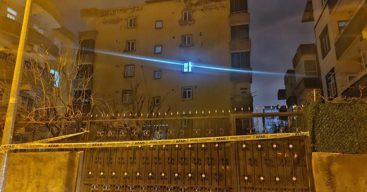 Kolonlardan ses geldi, 51 kişinin olduğu bina boşaltıldı