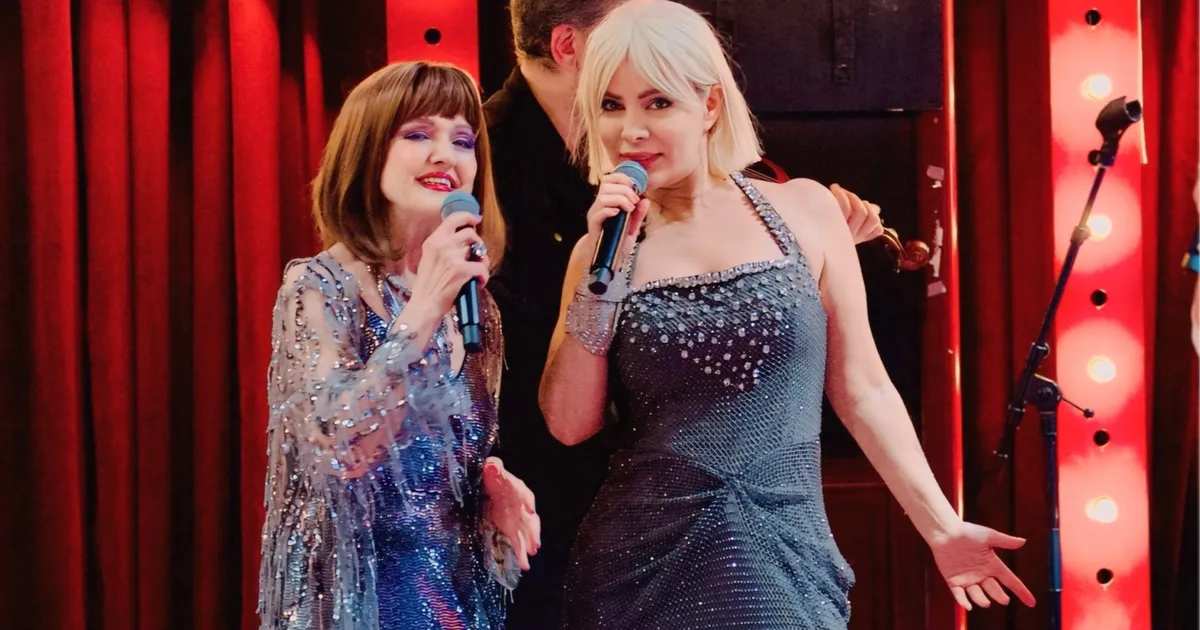 Ömür Gedik ve Gülden Karaböcek Bursa'da sahneyi salladı - Magazin Haberleri