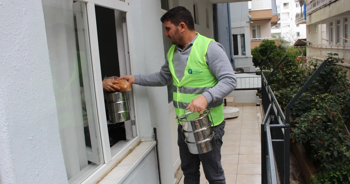 Antalya’da aşevi desteği büyüyor... 2025’te 259 bin porsiyon yemek dağıtıldı