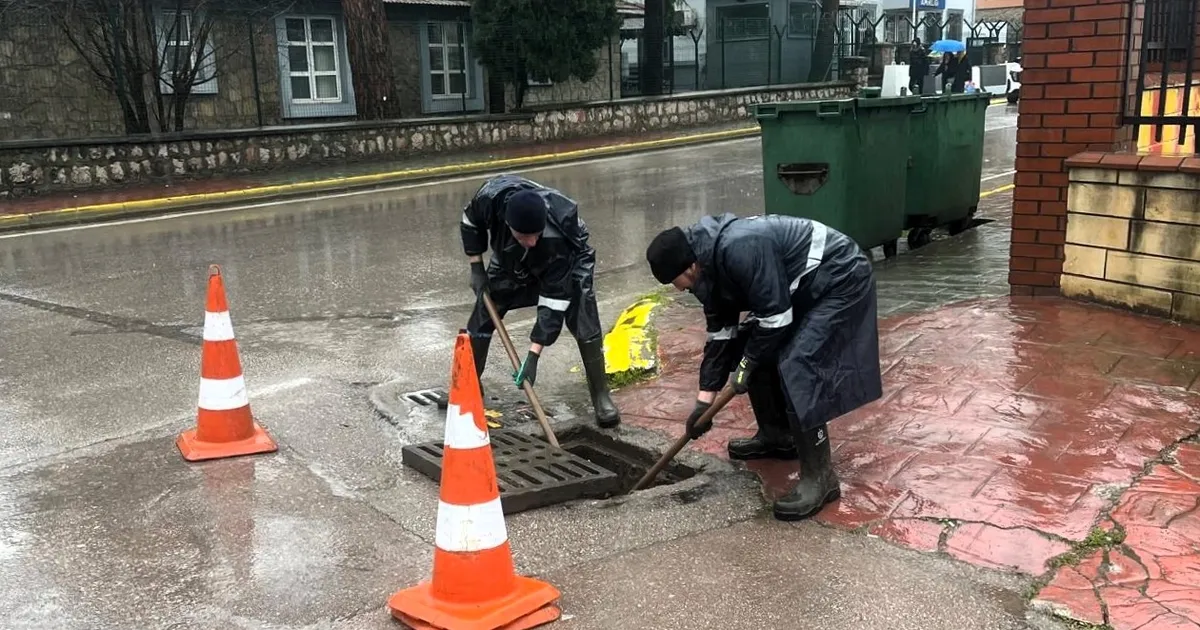 Kocaeli'de ekipler su baskını ve taşkın riskine karşı sahada