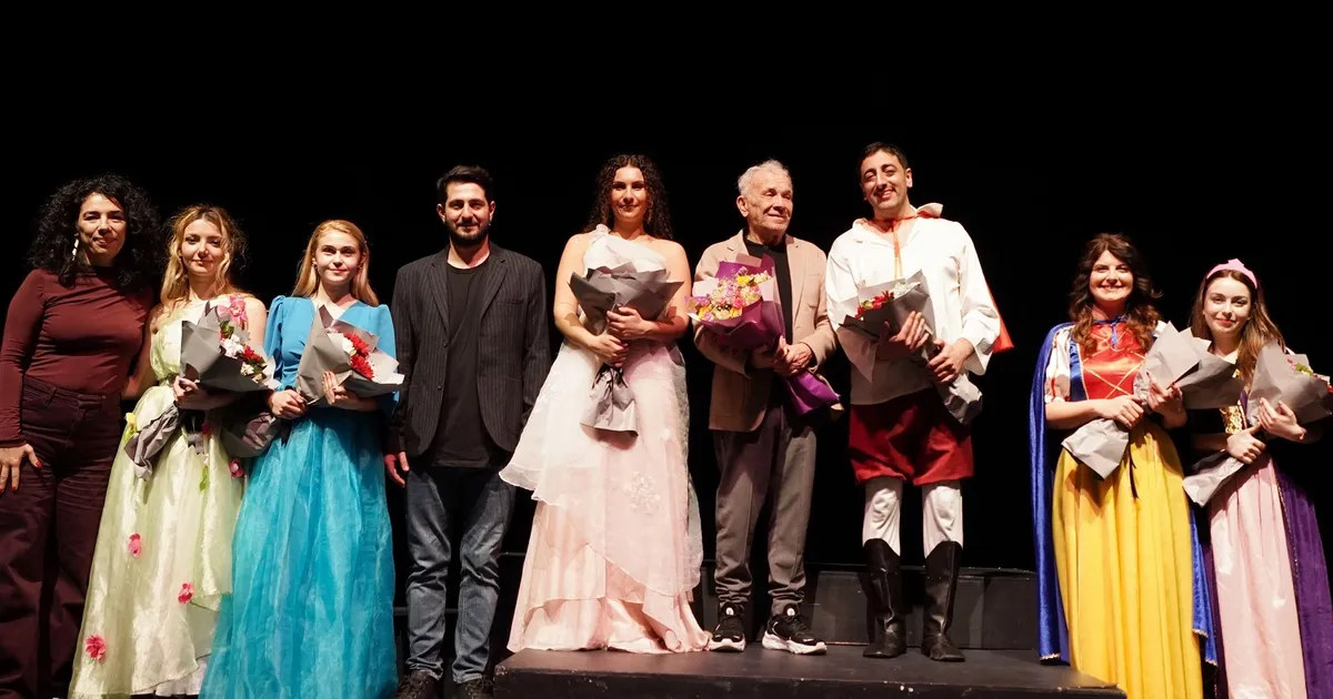 İstanbul Beylikdüzü’nde 3. Tiyatro Festivali tam not aldı