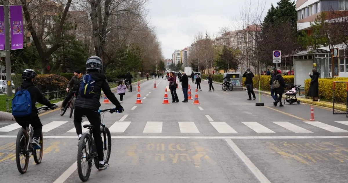 Eskişehir’de “Arabasız Pazar” yoğun ilgi gördü