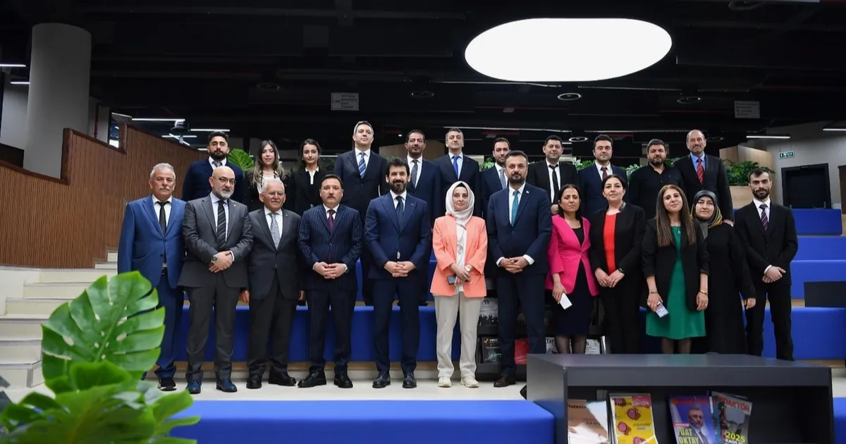 Memduh Büyükkılıç gençlerle buluştu - Gündem Haberleri