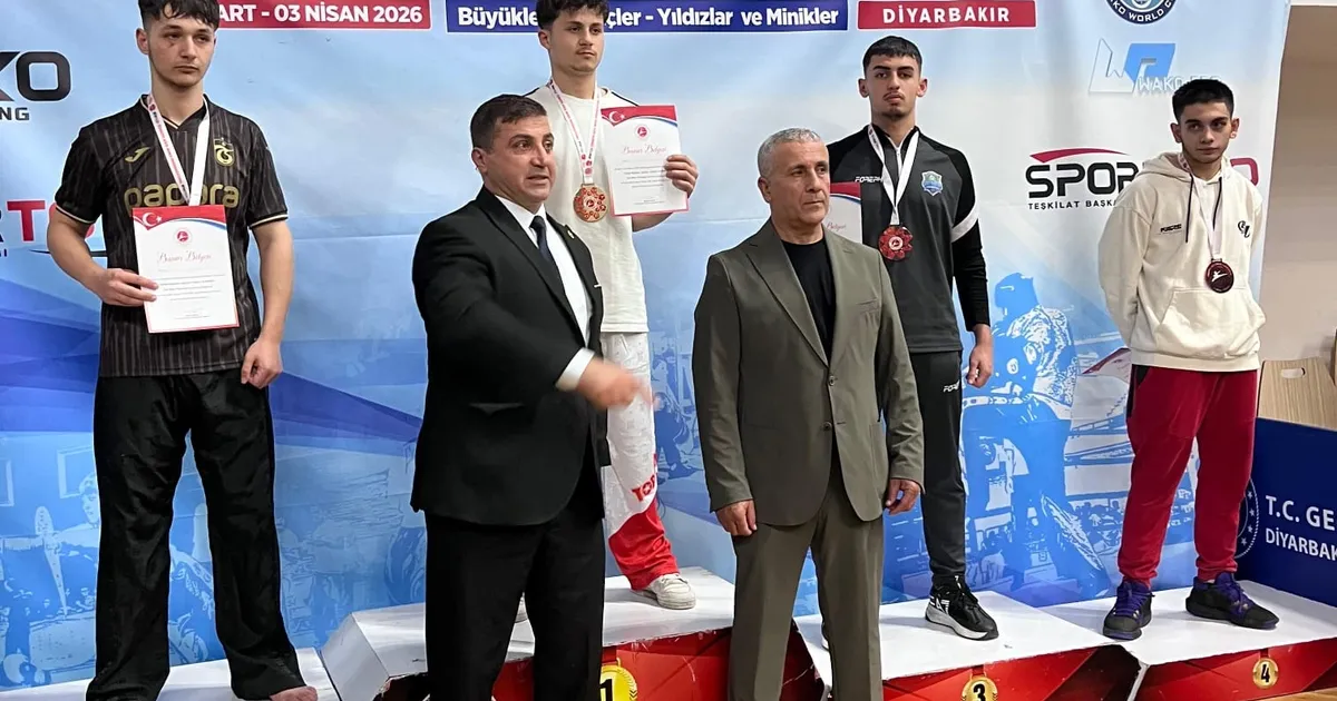 Çayırovalı sporcular o turnuvadan 2 madalyayla döndü