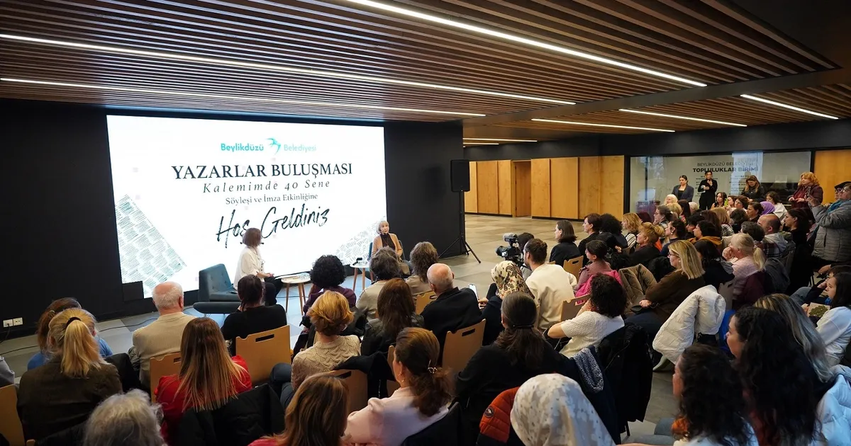 Ayşe Kulin Beylikdüzü'nde okurlarıyla buluştu