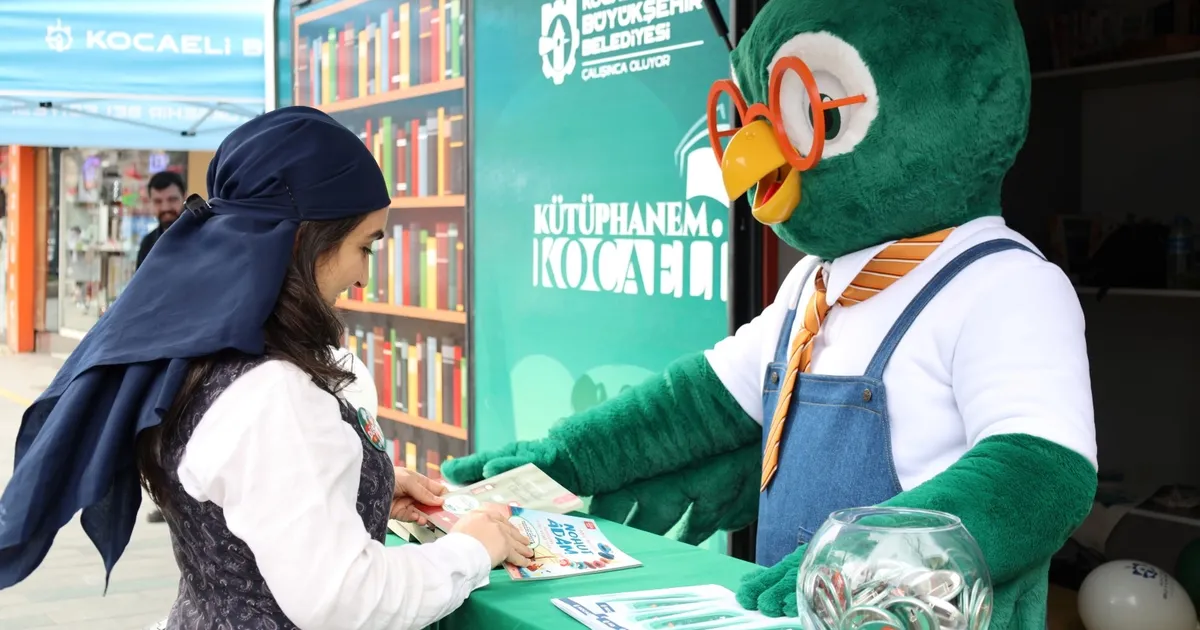 Roman kahramanları İzmit sokaklarında