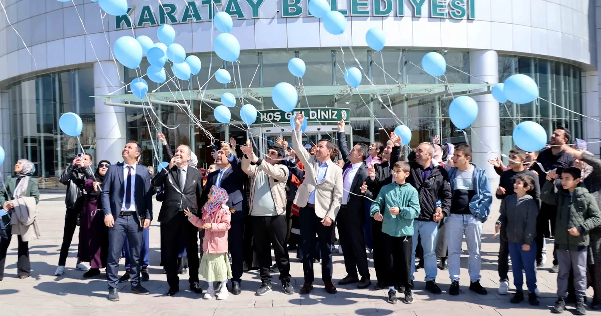 Konya Karatay’da mavi balonlar gökyüzüne bırakıldı