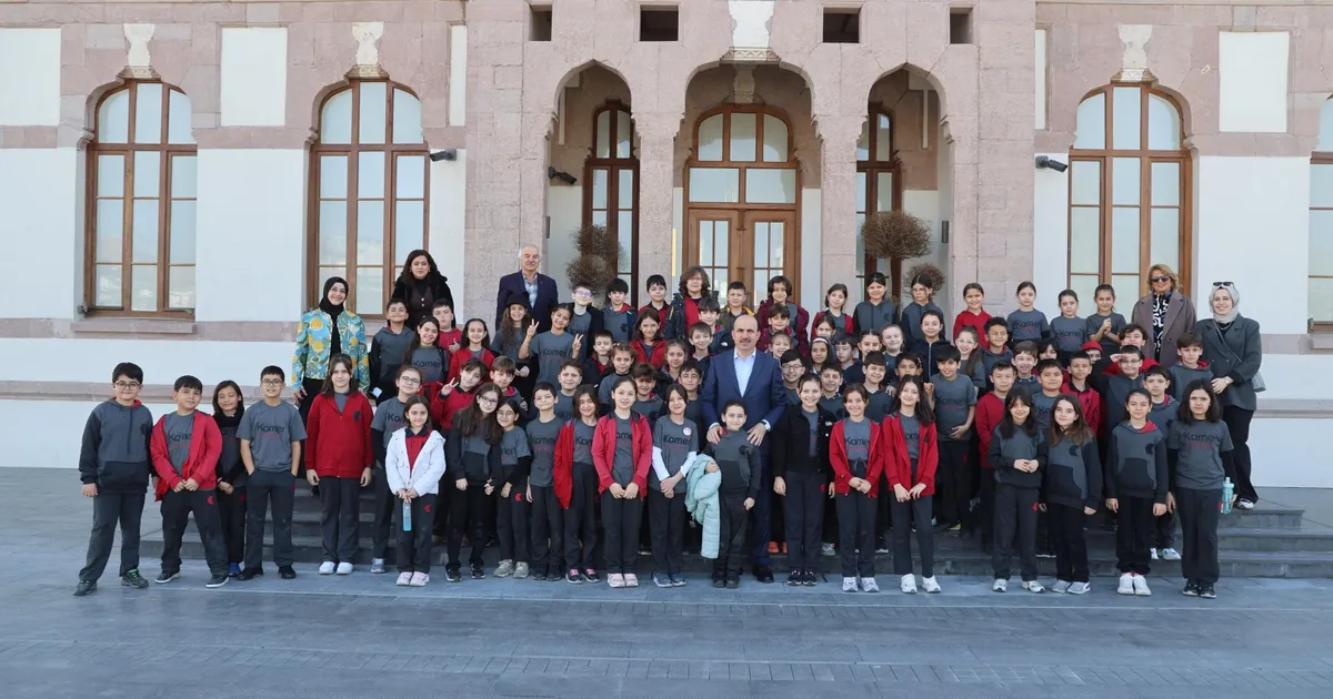 Konya'da Başkan Altay, Taş Bina’da miniklerle buluştu