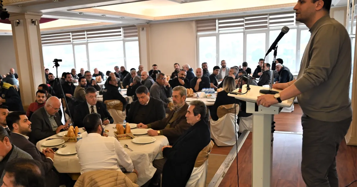 İzmir Bornova'da sanayi esnafıyla aynı sofrada