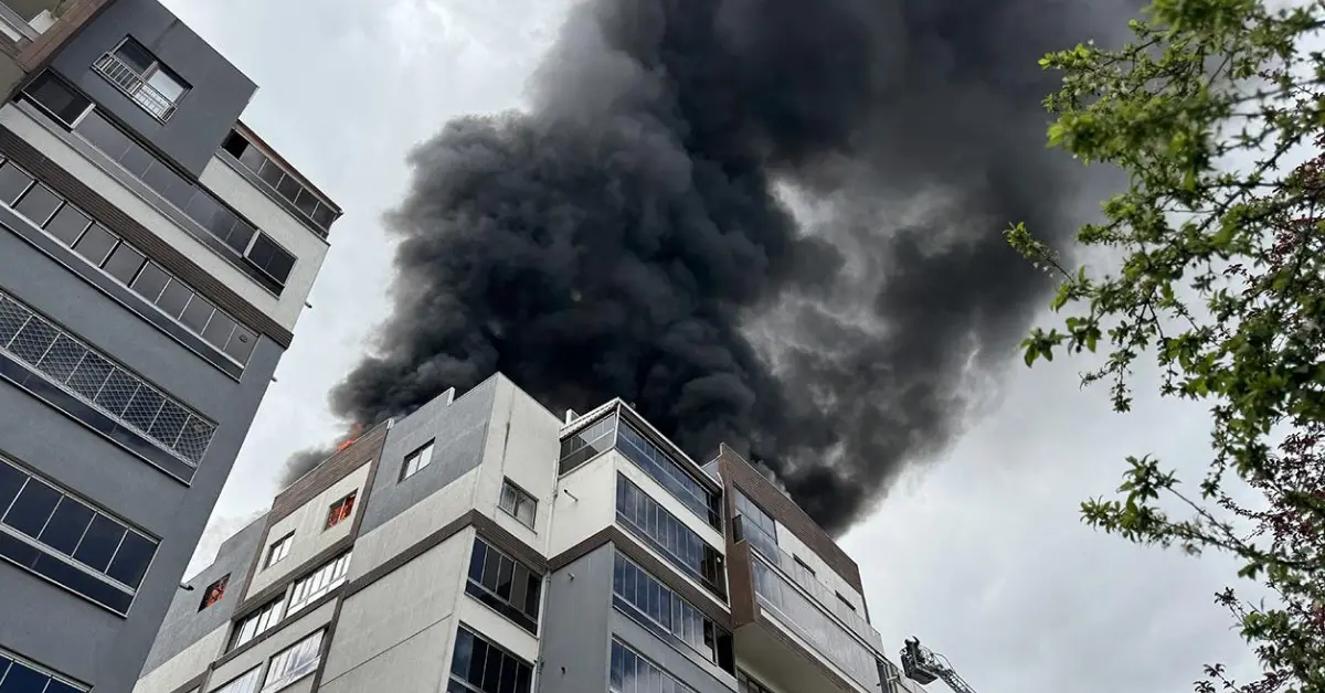 Bursa’da 8 katlı apartmanda yangın